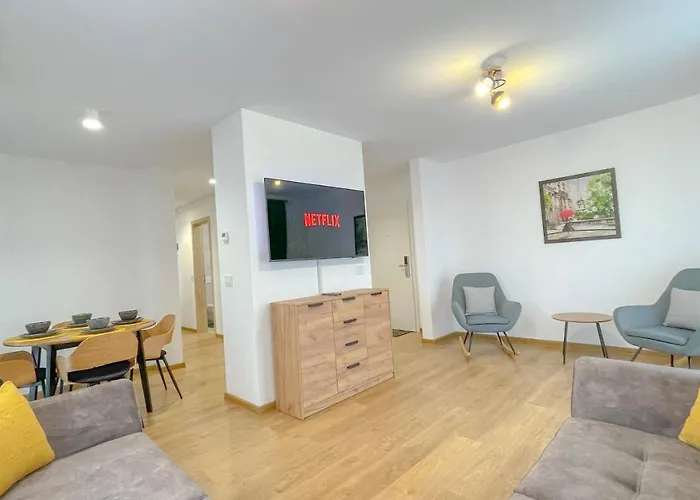 Dreamview Apartment With Private Parking
